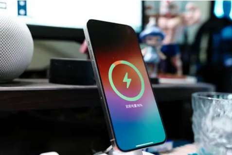 庆云苹果15换屏服务分享用什么充电器给iPhone15充电更好 